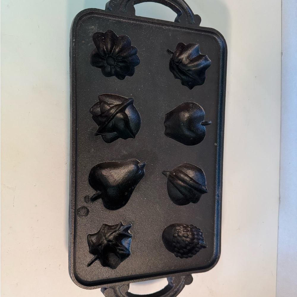 LOOK - Cast Iron Fall Harvest Muffin